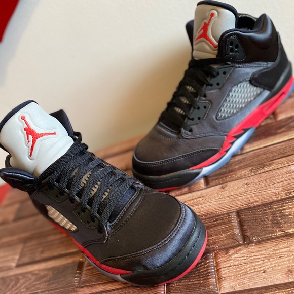 Air Jordan 5 - Picture 2 of 8